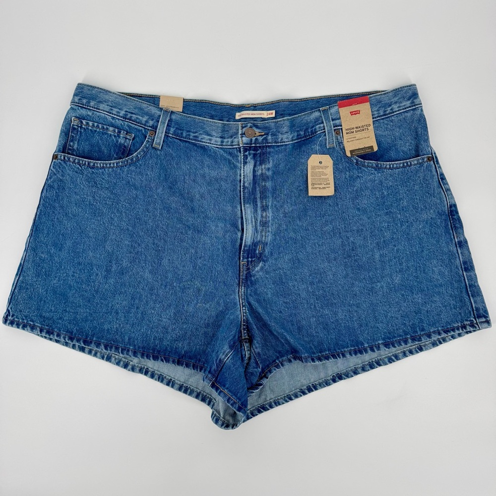 Levi’s plus sized high waisted Mom jeans shorts color is indigo